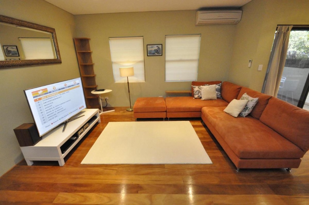 Glebe Self-Contained Modern One-Bedroom Apartment (47ROS) Image 11